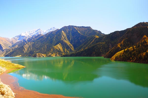 童話伊犁、天山天池、天山天池滑雪場(chǎng)、五江溫泉、賽里木湖8日游